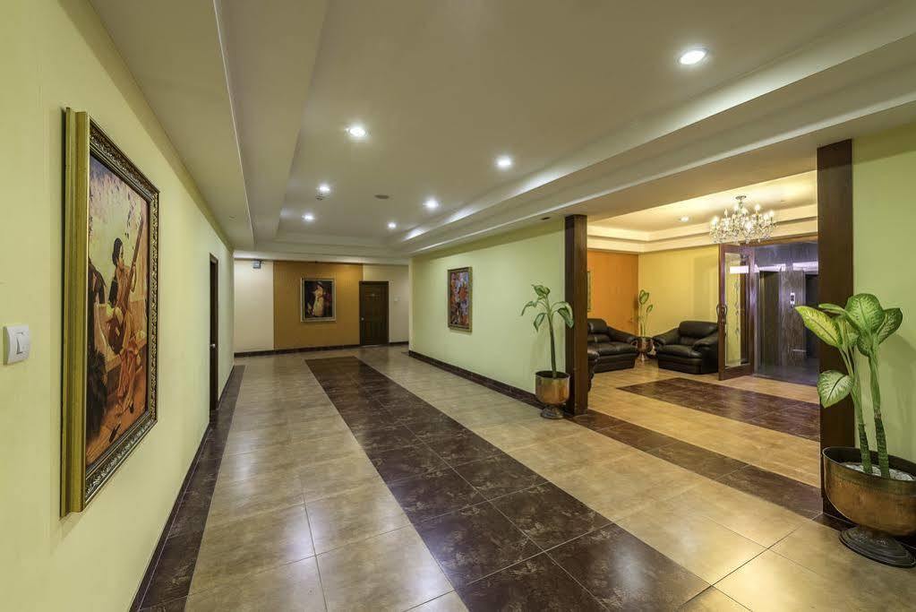 Hotel Treebo Crystal Castle Bangalore Exterior foto