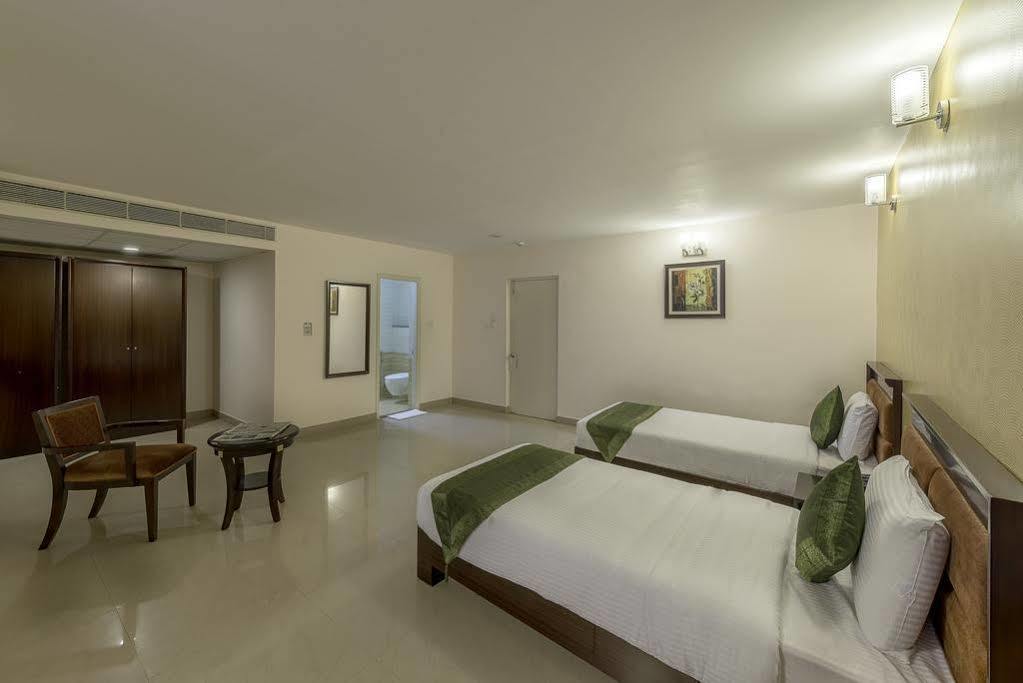Hotel Treebo Crystal Castle Bangalore Exterior foto