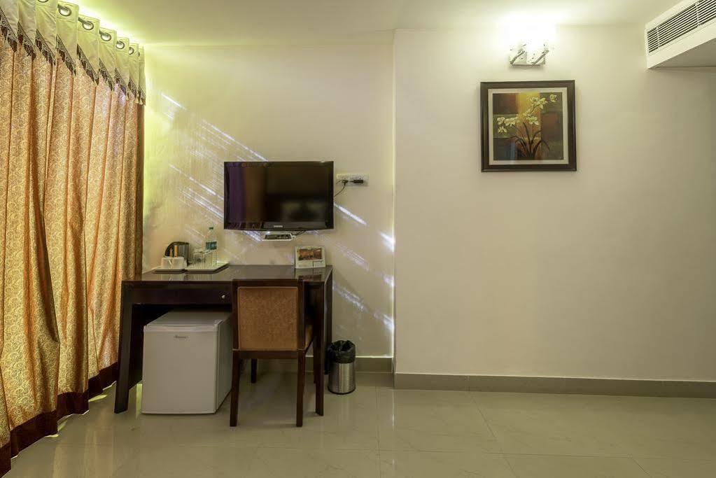 Hotel Treebo Crystal Castle Bangalore Exterior foto