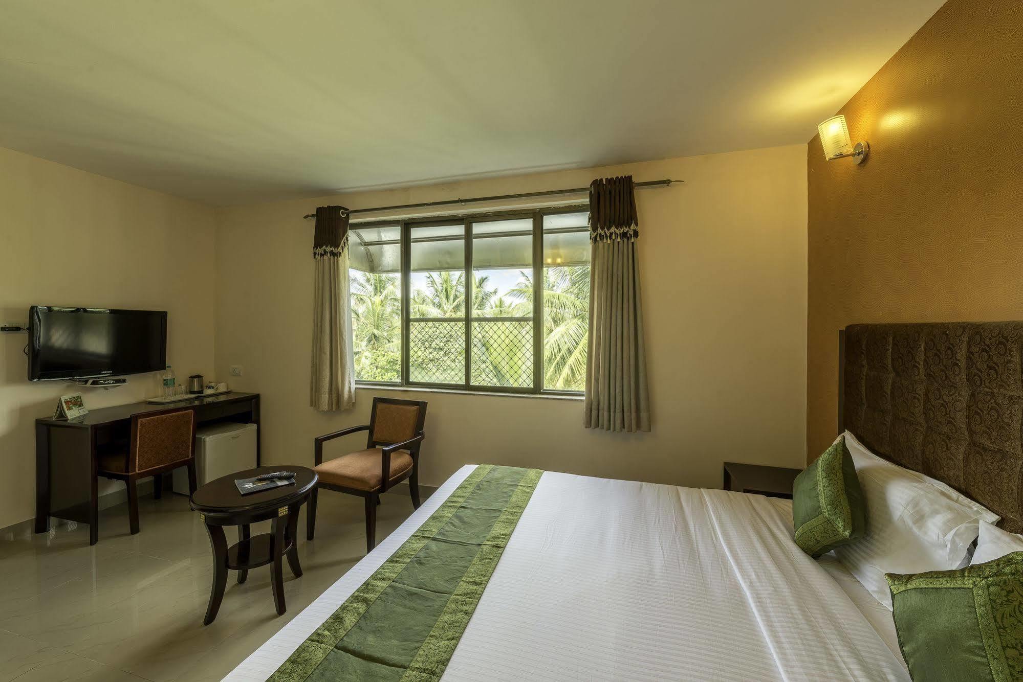 Hotel Treebo Crystal Castle Bangalore Exterior foto