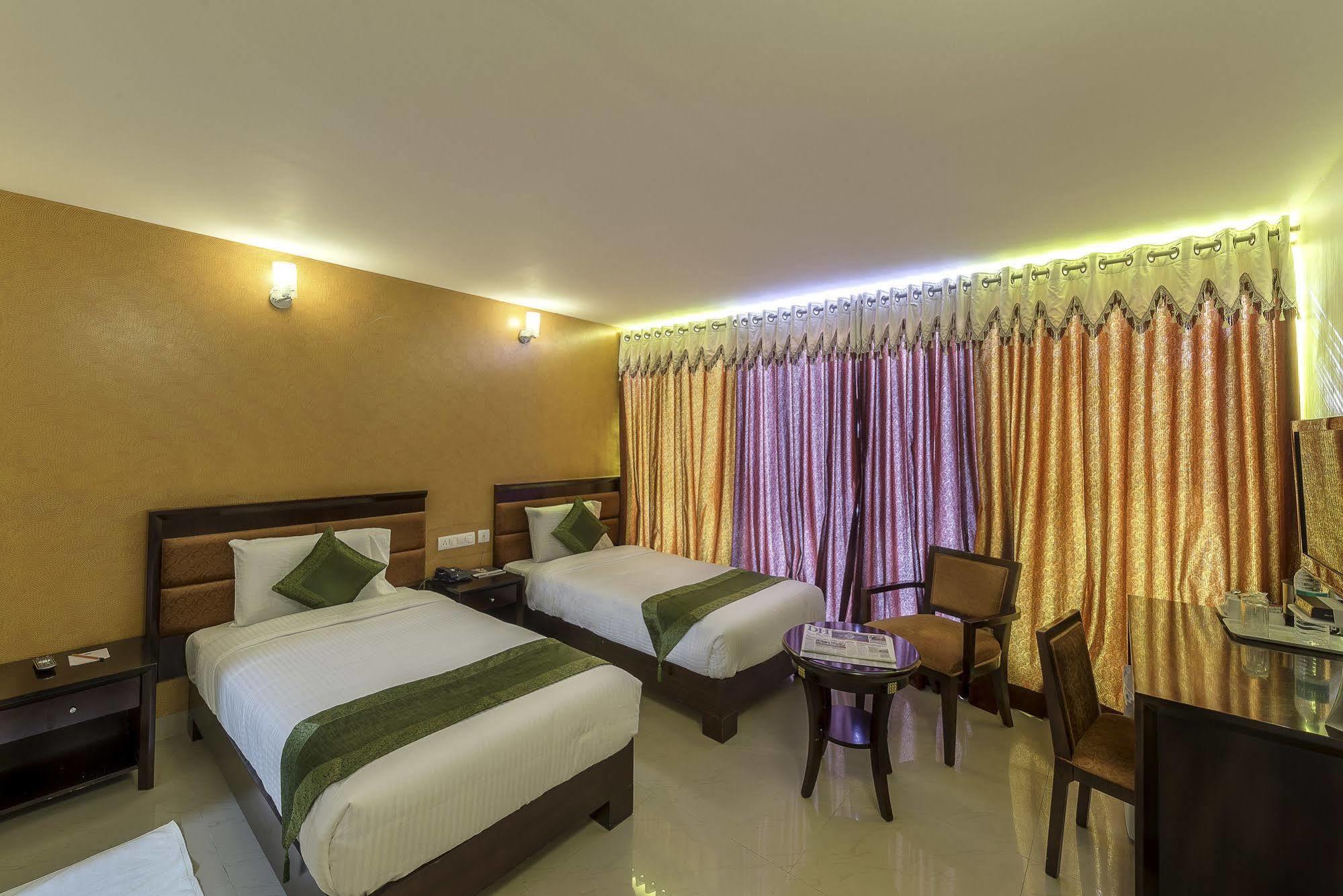 Hotel Treebo Crystal Castle Bangalore Exterior foto
