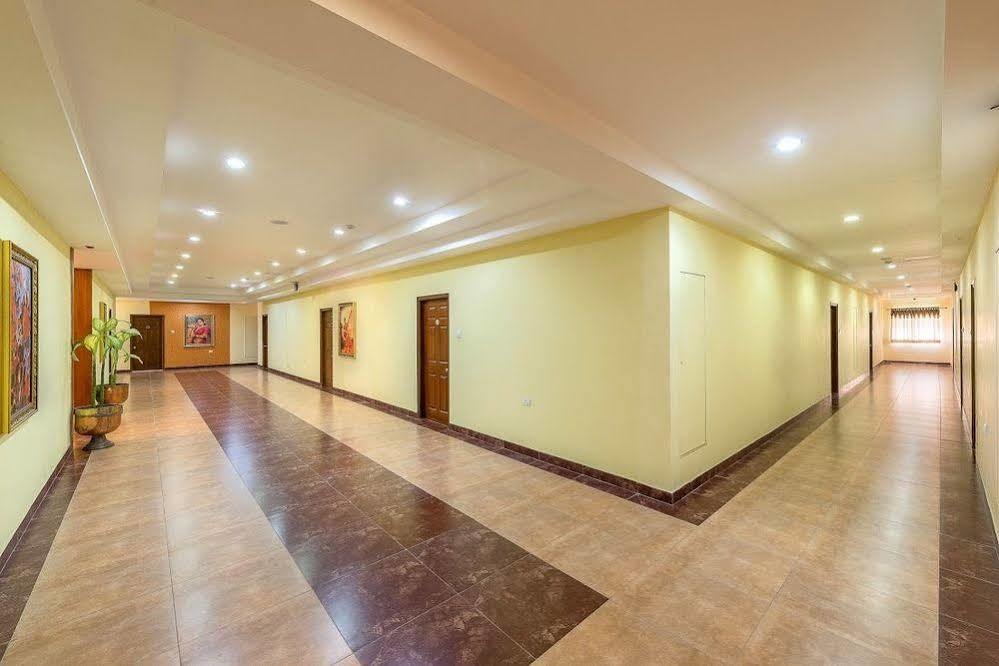 Hotel Treebo Crystal Castle Bangalore Exterior foto