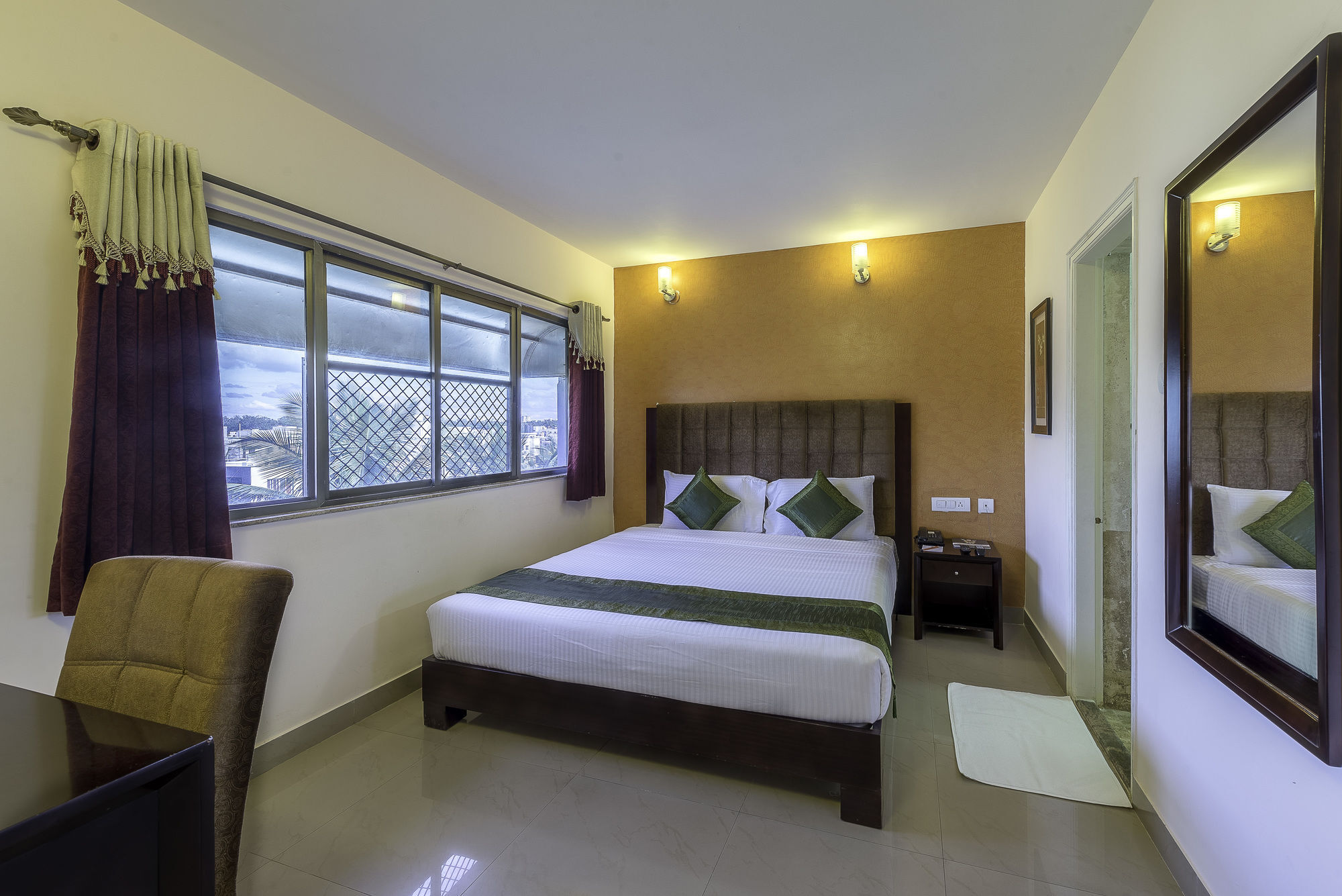 Hotel Treebo Crystal Castle Bangalore Exterior foto