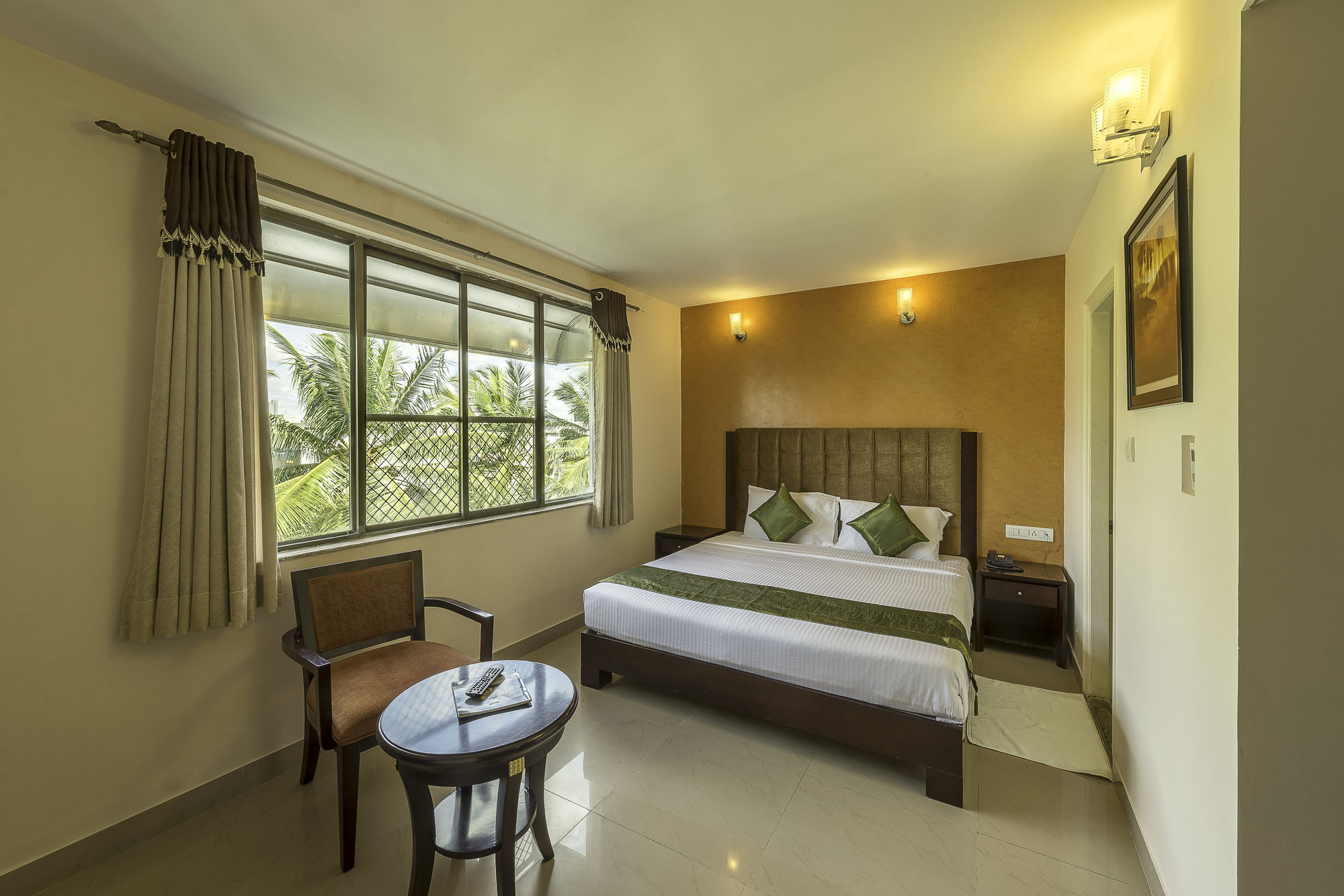 Hotel Treebo Crystal Castle Bangalore Exterior foto